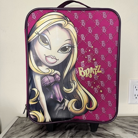Bratz Cloe Rolling Luggage Case Holds 6 Fashion Dolls - Picture 2 of 6